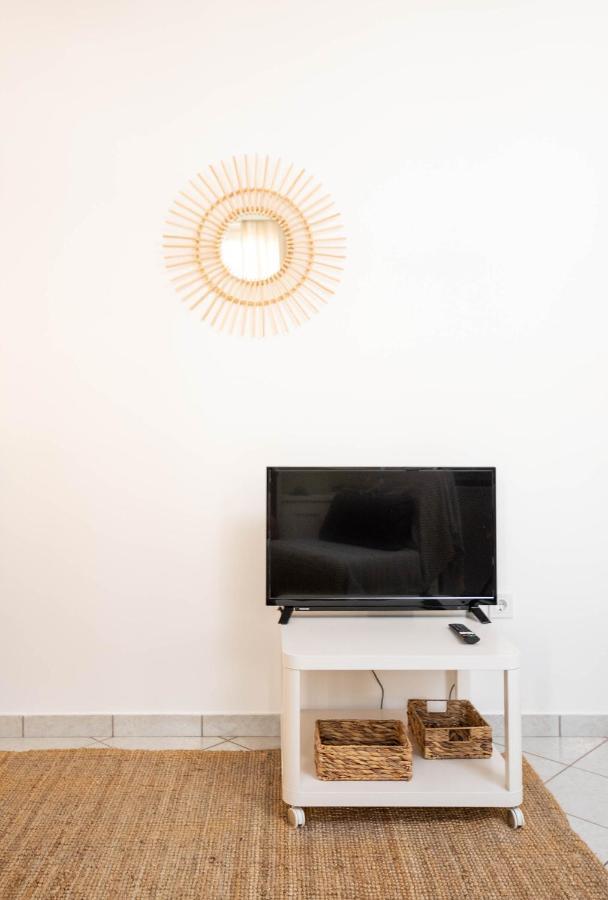 Pure Naxos - Central Complete Apartment Naxos City Bagian luar foto